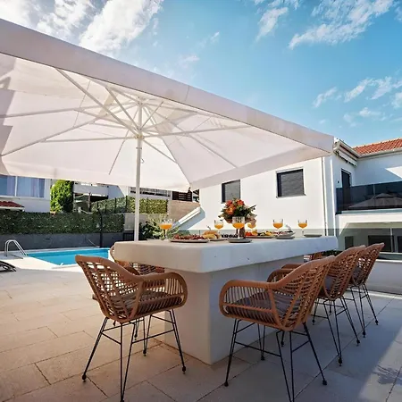 Amazing Daze With Pool And Seaview Terrace